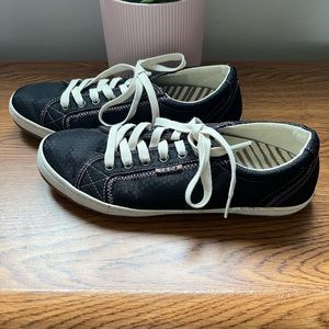 Taos GLYDE Casual Sneakers. SIZE 10